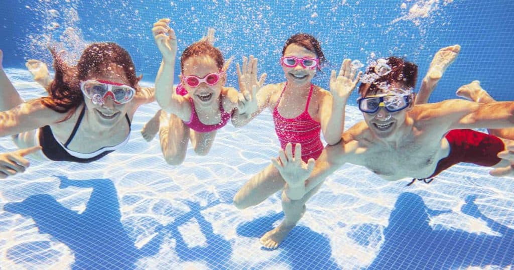 Swimming-as-a-Family-Improves-a-Childs-Ability-to-Swim