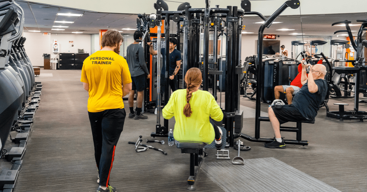 personal trainer evaluation and giving instruction to a client 